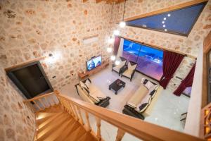 Gallery image of Elsu - 2 Bedroom Holiday Villa with jacuzzi in Kalkan in Çayköy