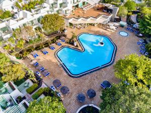 an overhead view of a swimming pool in a resort at THB Royal in Playa Blanca