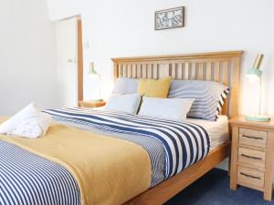 Postel nebo postele na pokoji v ubytování Harbourside