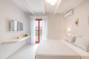 Postel nebo postele na pokoji v ubytování Marathi Mykonos