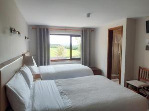 Postel nebo postele na pokoji v ubytování Inveraray Farm + 37 fotografií
