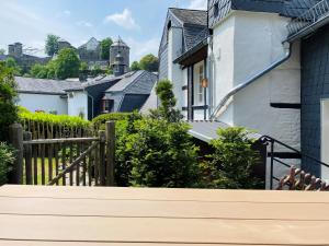 ein Blick vom Balkon eines Hauses in der Unterkunft Holiday House BURGBLICK1 with terrace - VOSPROPERTIES in Monschau