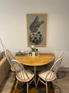 Imagen de la galería de Stylish Apartment with Terrace, en Uxbridge