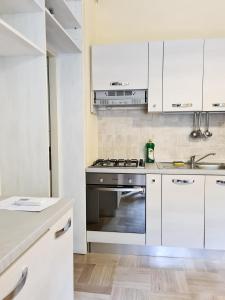 Kuchyňa alebo kuchynka v ubytovaní Villa Zara