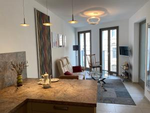 a kitchen and living room with a table and chairs at Dresden zum Verweilen in Dresden