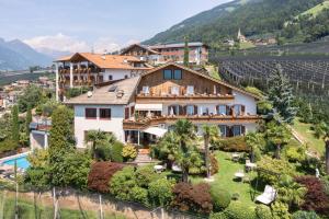 Nespecifikovaný výhled na hory nebo výhled na hory při pohledu z hotelu