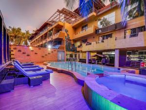 Bazén v ubytování Grandeur De Sanchi- Luxury Beach Resort & Spa nebo v jeho okolí