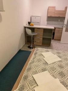 Posteľ alebo postele v izbe v ubytovaní Apartman s balkónom