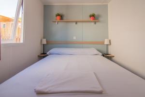 Postel nebo postele na pokoji v ubytování Complejo Turístico & Camping Cabopino