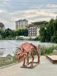 a statue of a crab on the side of a river at Melania in Umanʼ