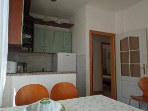 Kuchyň nebo kuchyňský kout v ubytování Villa Triton