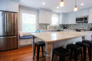 Full of Fun Bright and Spacious Newly Renovated 4-Bedroom in the Heart of Galveston