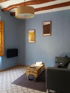 TV a/nebo společenská místnost v ubytování Apartaments Falset