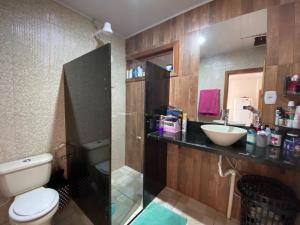 a bathroom with a toilet and a sink at Chácara Nefer Akhet in Domingos Martins +18 photos