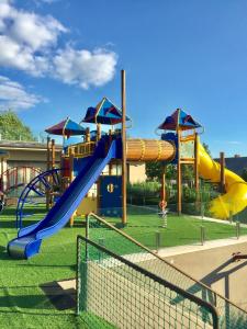 Zdjęcie z galerii obiektu White Luxury Villa Esztergom w mieście Ostrzyhom