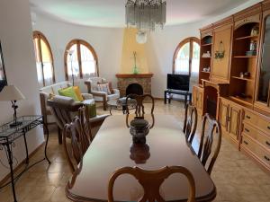 a dining room and living room with a table and chairs at Llar Soraya - Chalet en Calpe in Calpe