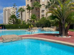 Bazén v ubytovaní Alicante Apartamento en la Playa Muchavista-San Juan - Marluma frente al Mar alebo v jeho blízkosti