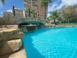 Bazén v ubytovaní Alicante Apartamento en la Playa Muchavista-San Juan - Marluma frente al Mar alebo v jeho blízkosti