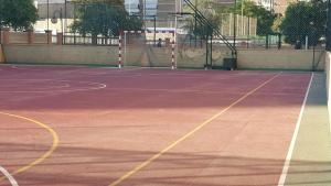 Tenis alebo squash v ubytovaní Alicante Apartamento en la Playa Muchavista-San Juan - Marluma frente al Mar alebo jeho okolí