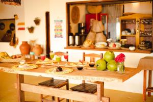 a table with fruit on it in a room at Pousada Preá in Prea