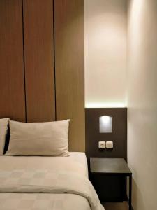 Voodi või voodid majutusasutuse Hayo Hotel Palembang toas