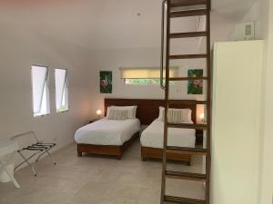 Rúm í herbergi á Aves Hotel Montezuma