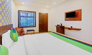TV a/nebo společenská místnost v ubytování Itsy Hotels Igloo Residency Raja Seat