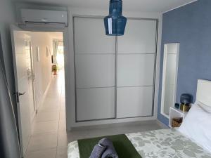 Łóżko lub łóżka w pokoju w obiekcie Oasis View Lanzarote
