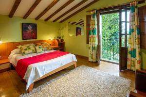 En eller flere senge i et værelse på Luxury Villa Esmeralda
