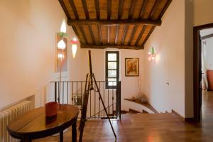 a room with a table and a wooden ceiling at La Cicala in Beverino