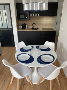 Kuchyň nebo kuchyňský kout v ubytování VIVEZ LE QUAI - St Francois - Notre Dame - PARKING