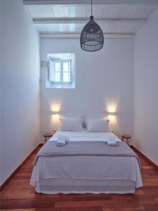 Posteľ alebo postele v izbe v ubytovaní Retreat Paros - The Door Apartment