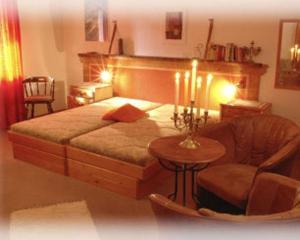 A bed or beds in a room at Haus Kasimir