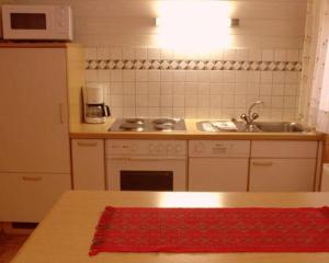 A kitchen or kitchenette at Haus Kasimir