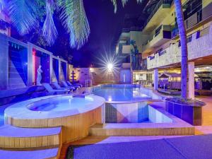 Bazén v ubytování Grandeur De Sanchi- Luxury Beach Resort & Spa nebo v jeho okolí