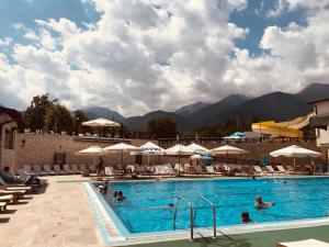 Piscina de la sau aproape de Luxury Downtown Apartment - Gondola