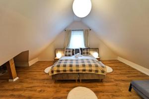 Posteľ alebo postele v izbe v ubytovaní Apartamenty EverySky Nad Łomnicą 15-15A