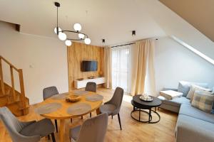 Posedenie v ubytovaní Apartamenty EverySky Nad Łomnicą 15-15A