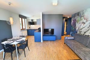Posedenie v ubytovaní Apartamenty EverySky Nad Łomnicą 15-15A