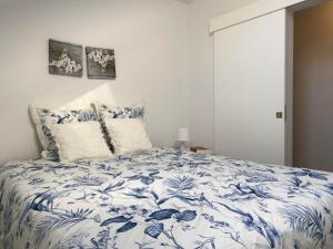 a bedroom with a blue and white bed at Casa Foz Marina in Figueira da Foz
