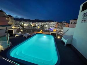 The swimming pool at or close to Edificio Resort Gran8Nerja