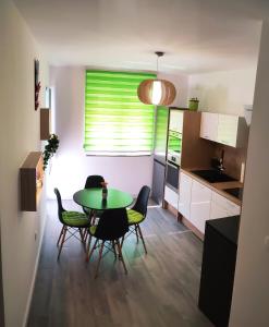 Kuchyňa alebo kuchynka v ubytovaní Apartman Levi