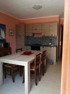 A kitchen or kitchenette at Residence degli ulivi Még 13 kép