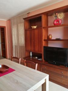 A television and/or entertainment centre at Residence degli ulivi