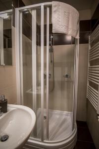 Koupelna v ubytování Mokka Apartman Szeged + 37 fotografií