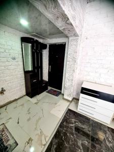 a room with white walls and a white counter top at Топ Център едностаен! in Razgrad