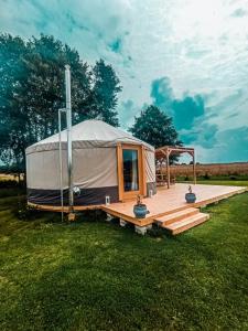 Vonkajšia záhrada v ubytovaní Jurty Glamping
