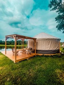 Vonkajšia záhrada v ubytovaní Jurty Glamping
