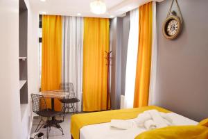 Postel nebo postele na pokoji v ubytování Galata Zade Luxury Boutique Hotel