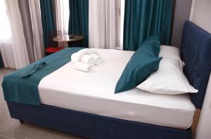 Postel nebo postele na pokoji v ubytování Galata Zade Luxury Boutique Hotel